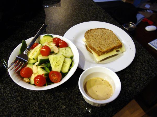 Sandwich + salad